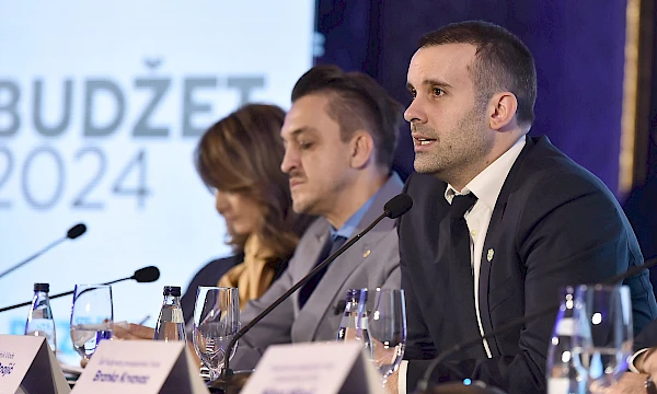 Milojko Spajić i Novica Vuković na konferenciji za novinare. Foto: Vlada Crne Gore