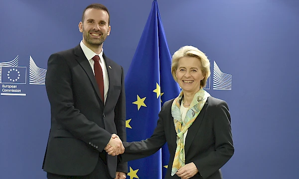 Premijer Milojko Spajić (L) i predsjednica EK Ursula fon der Lajen (D). Foto: Vlada Crne Gore