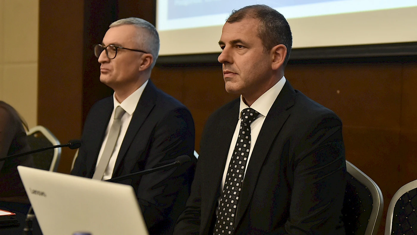 Direktor direktorata u Ministarstvu javne uprave Dušan Polović (D). Foto: Vlada Crne Gore