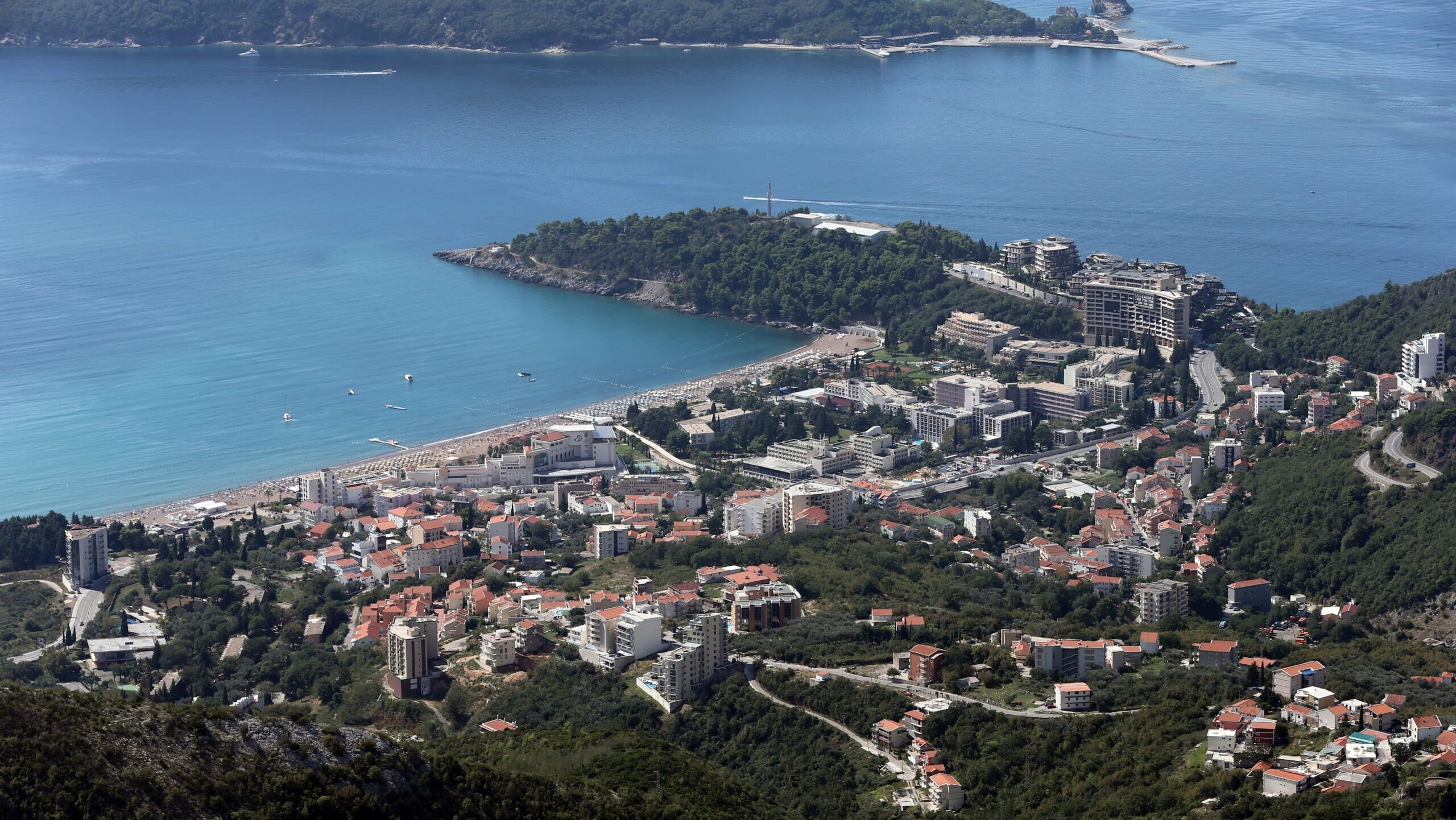 Vlasnici kriptovaluta najčešće kupuju nekretnine na primorju. Foto: EPA-EFE/KOČA SULEJMANOVIĆ