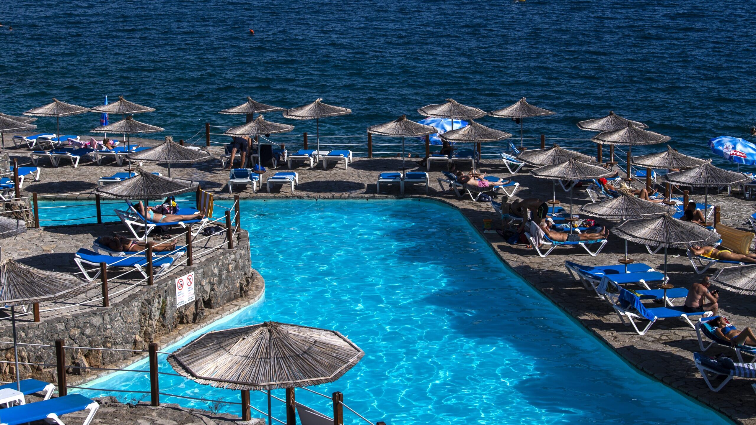 Najviše stranih radnika u građevinarstvu i turizmu. Foto: EPA/GEORGI LICOVSKI